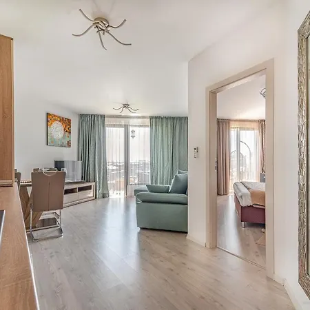 Modern Family Apartment At Millennium 2 - Pool & Spa דירה